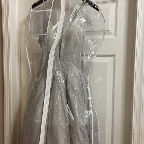 Prom/Sweet 16/ Wedding /Forma Dress in excellent condition. - Picture 2 of 3